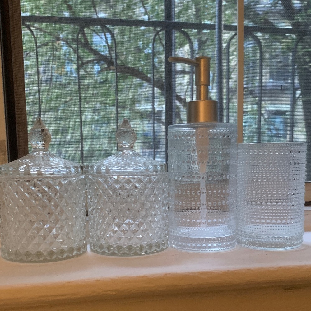 Elegant Glass Bathroom Set